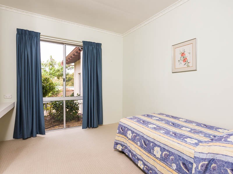 15 Chelmorton Loop, Carine WA 6020