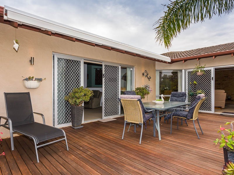 15 Chelmorton Loop, Carine WA 6020