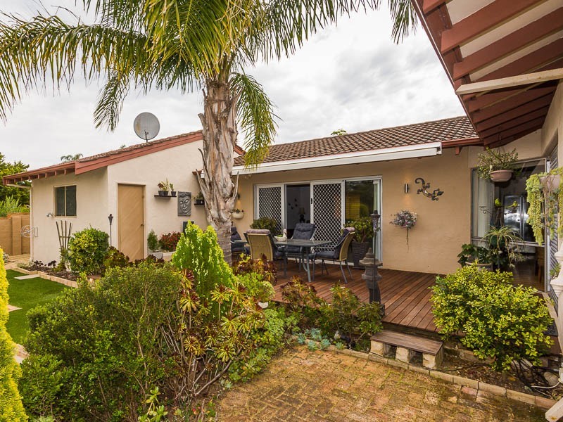 15 Chelmorton Loop, Carine WA 6020