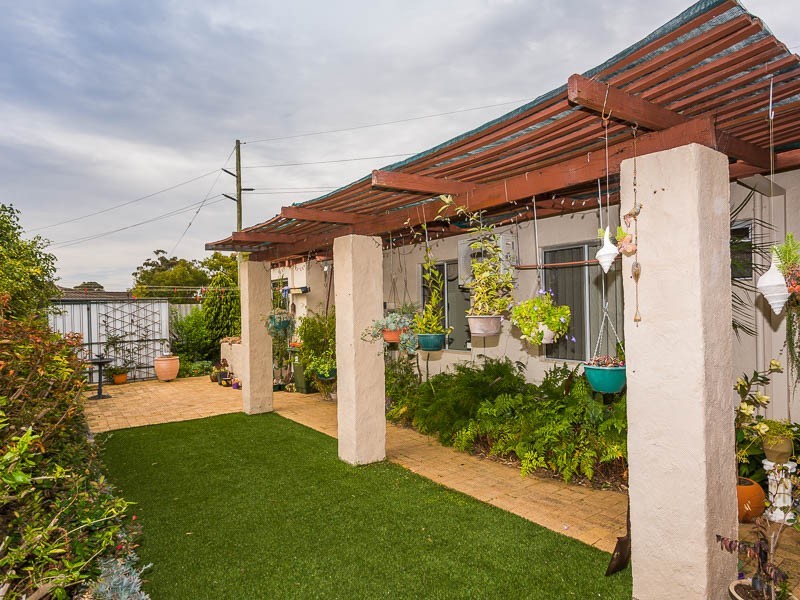 15 Chelmorton Loop, Carine WA 6020