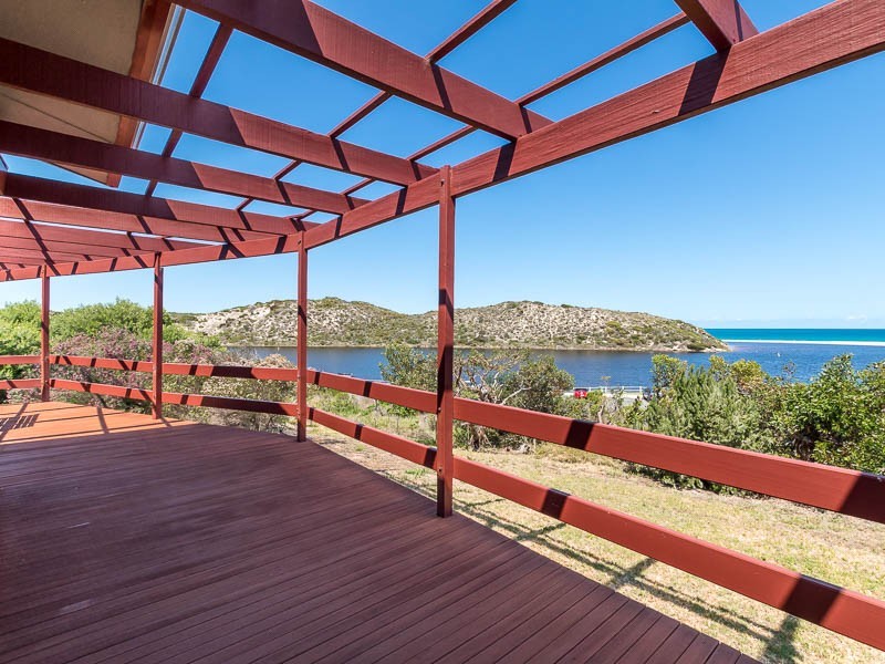 6 Edwards Street, Guilderton WA 6041