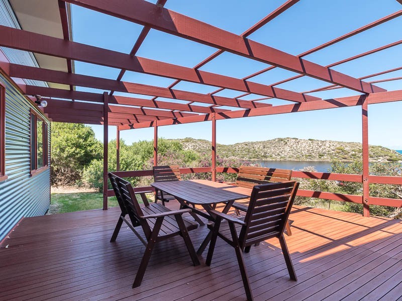 6 Edwards Street, Guilderton WA 6041