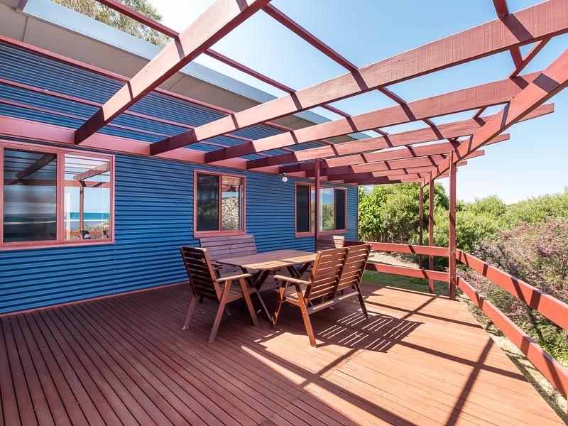 6 Edwards Street, Guilderton WA 6041