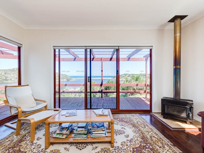 6 Edwards Street, Guilderton WA 6041