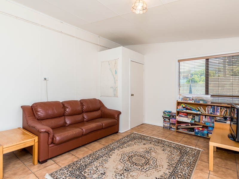 6 Edwards Street, Guilderton WA 6041