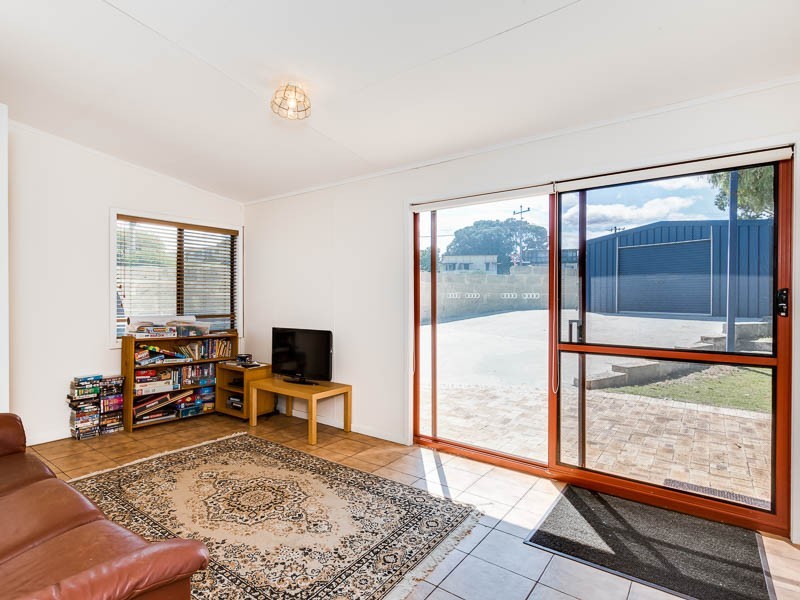 6 Edwards Street, Guilderton WA 6041