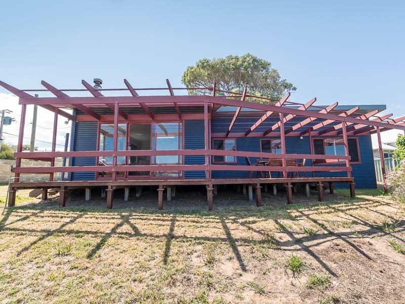 6 Edwards Street, Guilderton WA 6041