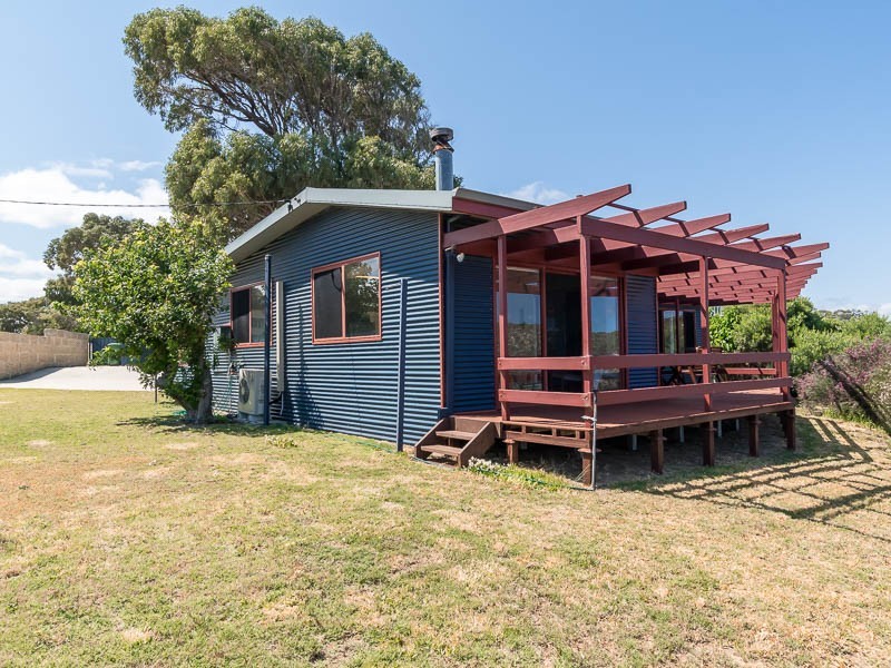 6 Edwards Street, Guilderton WA 6041