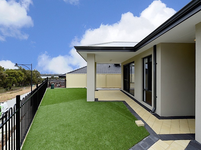 16 Spiccia Way, Sinagra WA 6065