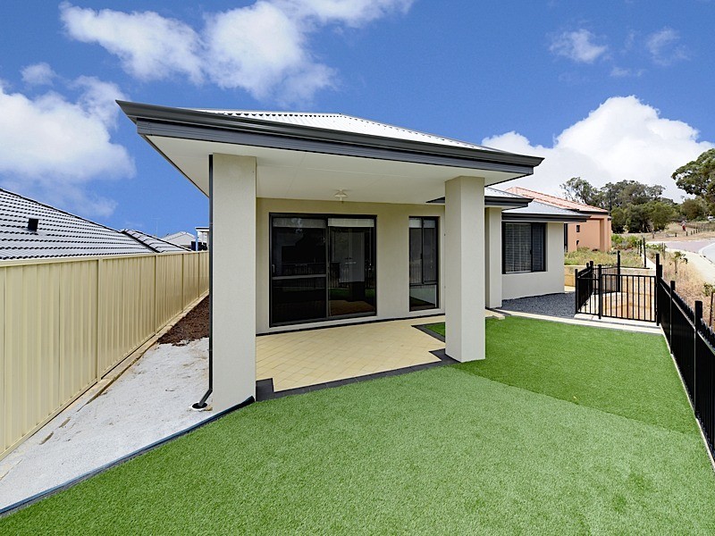 16 Spiccia Way, Sinagra WA 6065