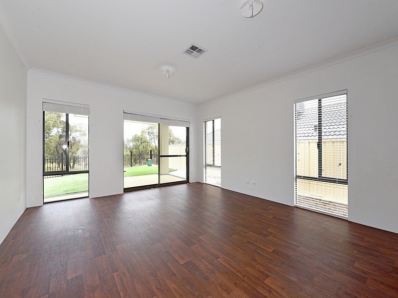 16 Spiccia Way, Sinagra WA 6065