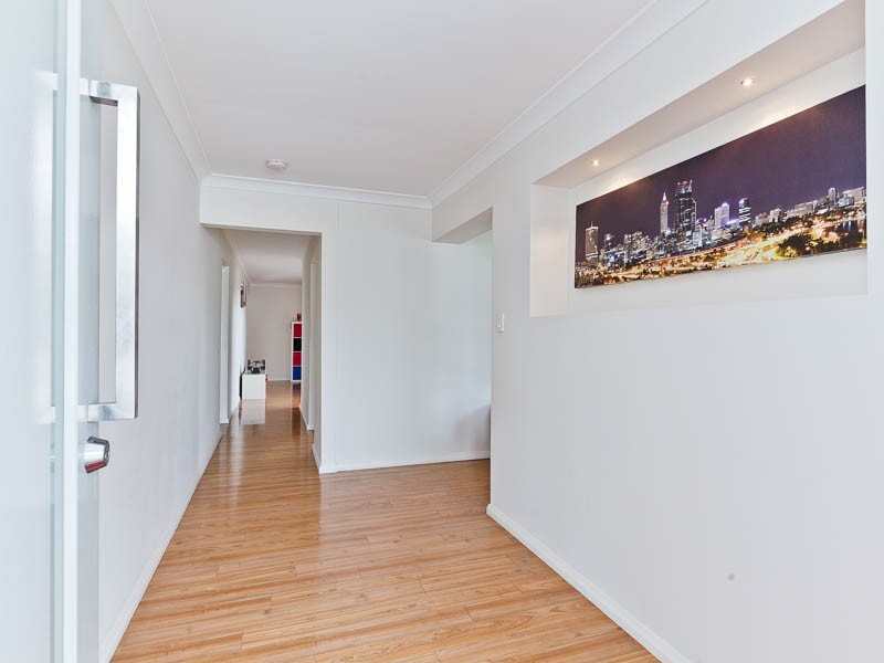 39 Harcourt Drive, Hillarys WA 6025