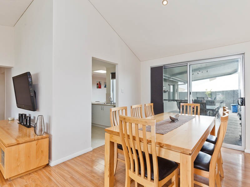 39 Harcourt Drive, Hillarys WA 6025