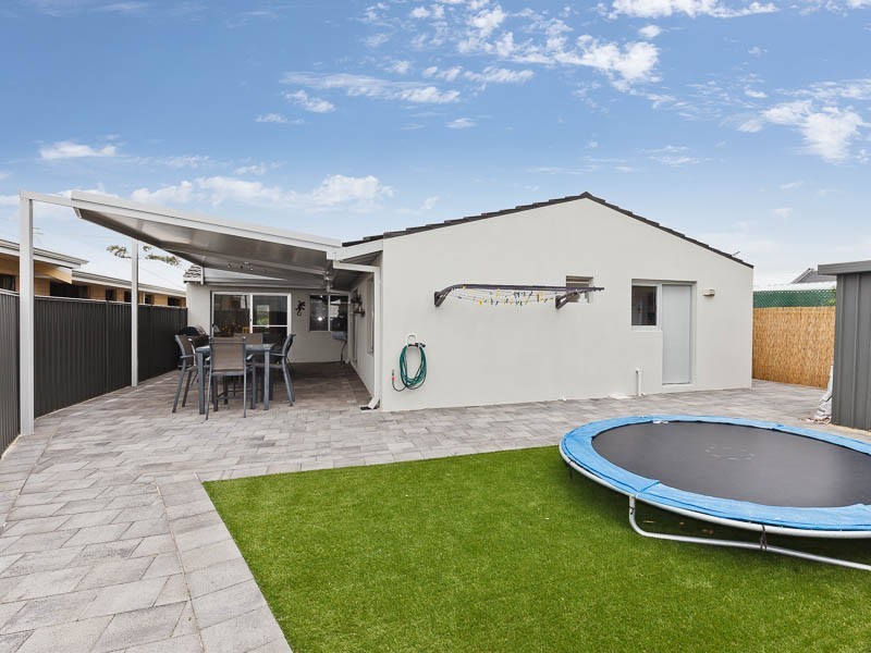 39 Harcourt Drive, Hillarys WA 6025