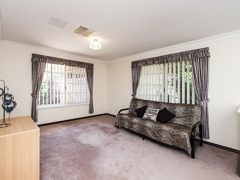 11 Adelphi Court, Marangaroo WA 6064