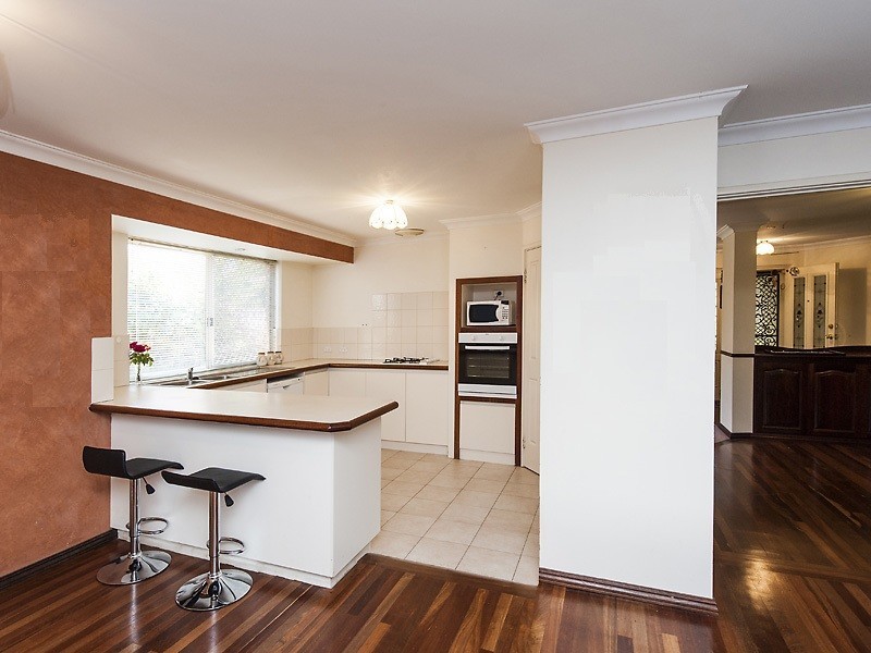 11 Adelphi Court, Marangaroo WA 6064