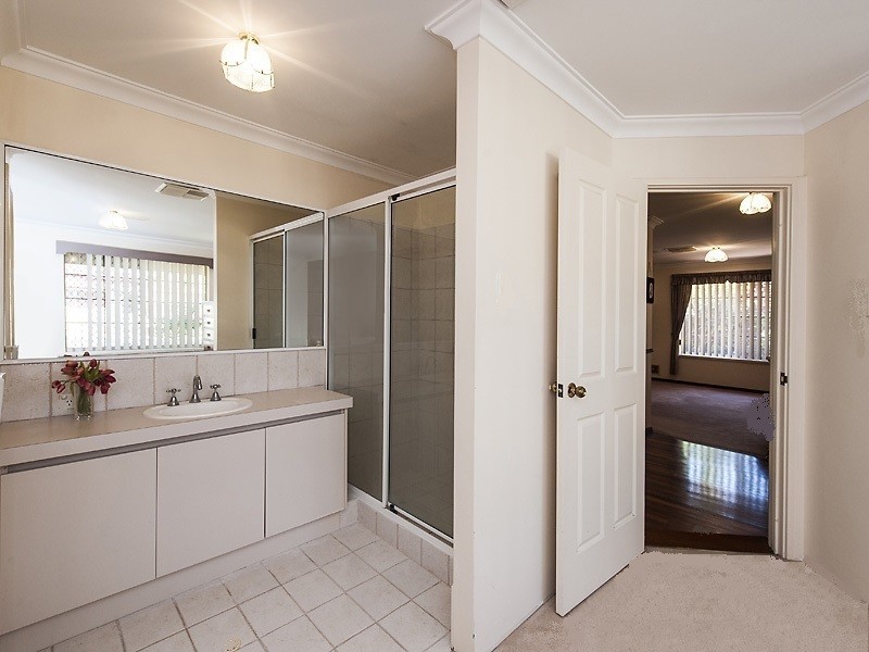 11 Adelphi Court, Marangaroo WA 6064