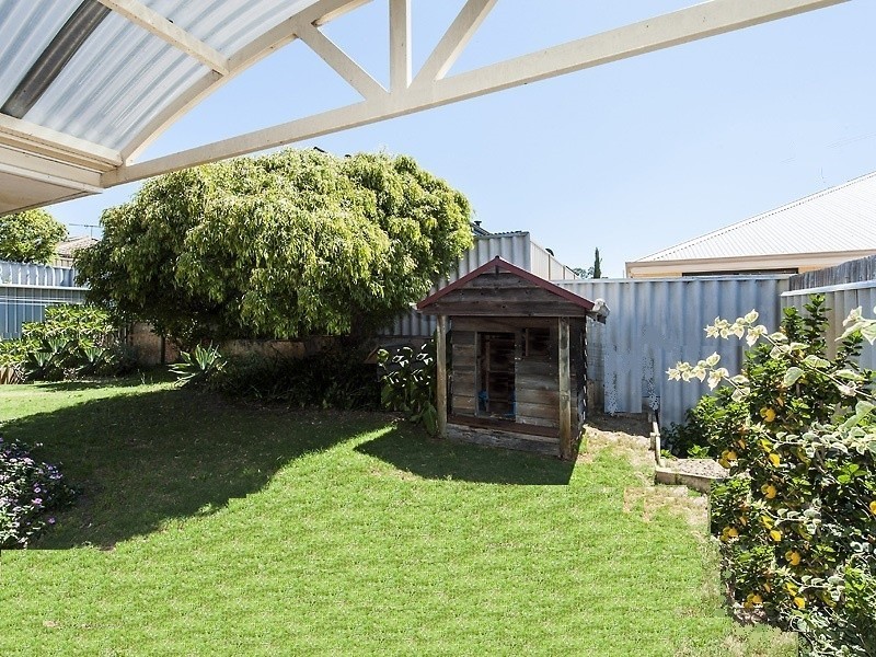 11 Adelphi Court, Marangaroo WA 6064