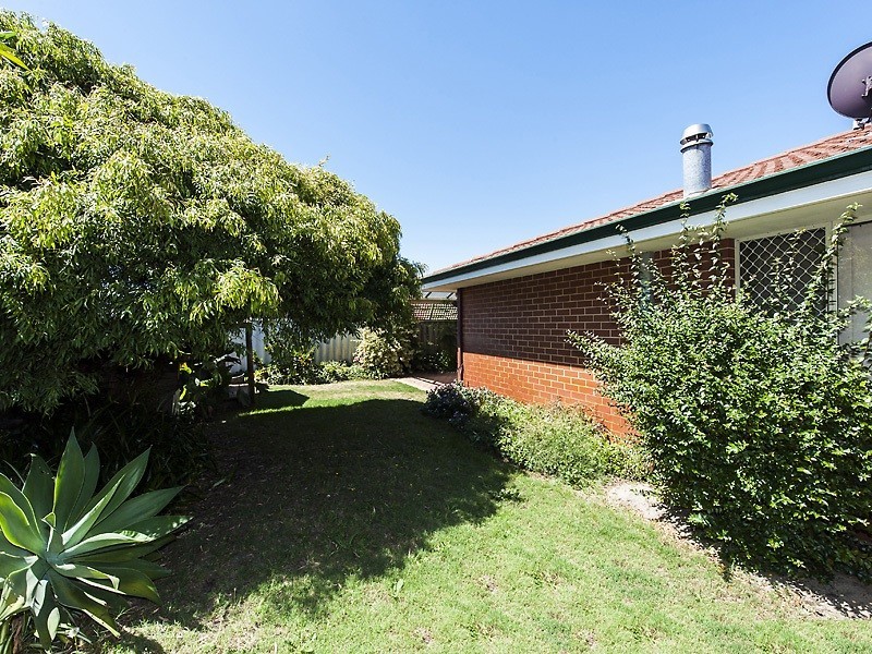 11 Adelphi Court, Marangaroo WA 6064