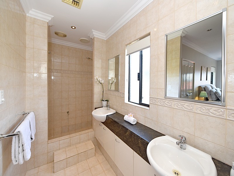 171A Woodside Street, Doubleview WA 6018