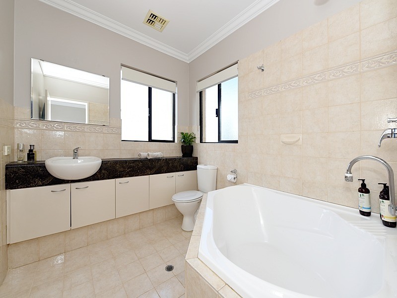 171A Woodside Street, Doubleview WA 6018