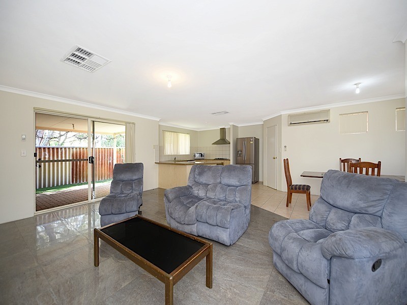 4/318 Hardey Road, Cloverdale WA 6105