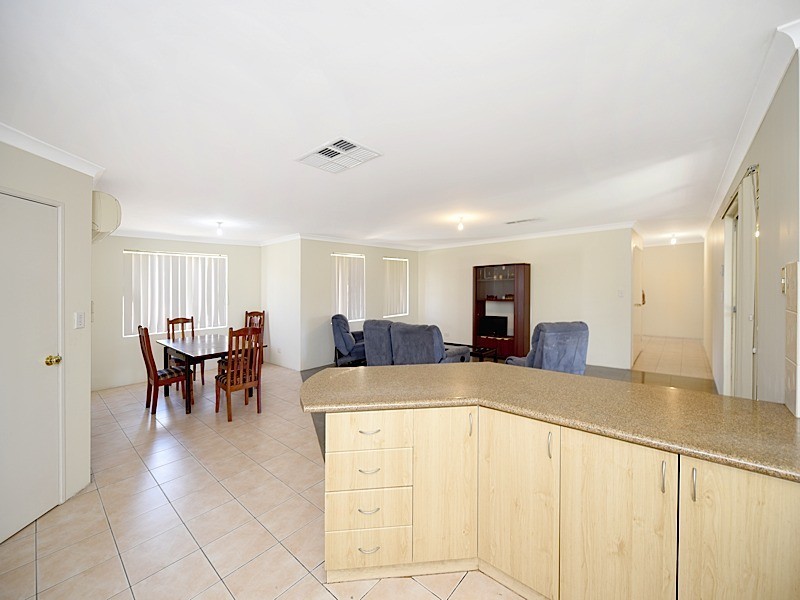 4/318 Hardey Road, Cloverdale WA 6105