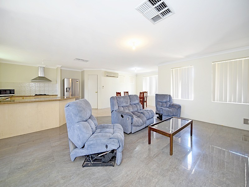 4/318 Hardey Road, Cloverdale WA 6105