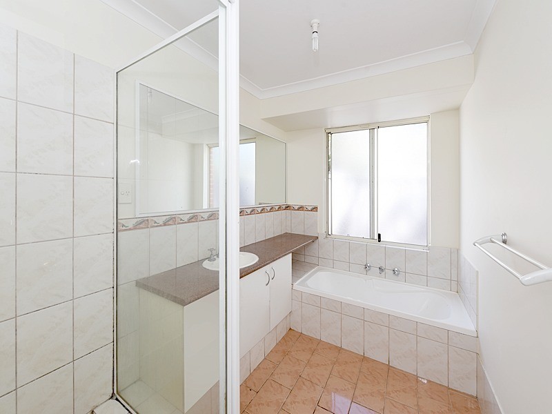 4/318 Hardey Road, Cloverdale WA 6105