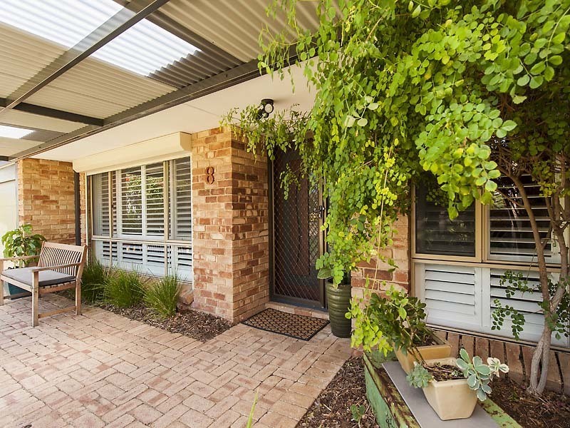 8 Sandgate Way, Marangaroo WA 6064