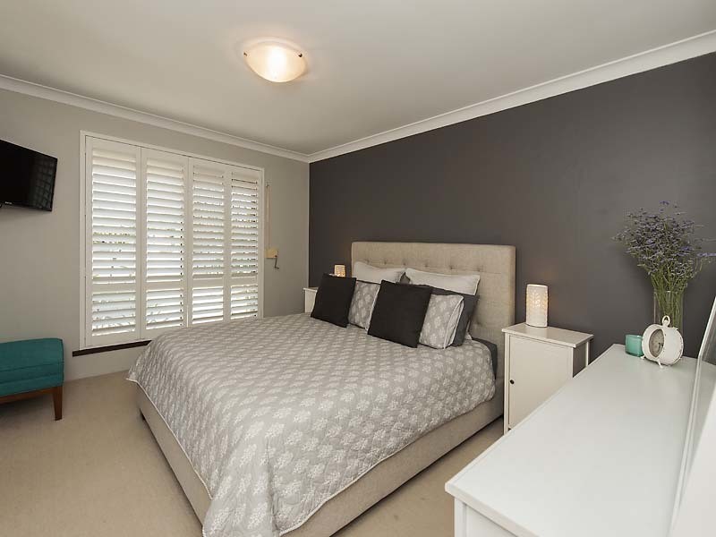 8 Sandgate Way, Marangaroo WA 6064