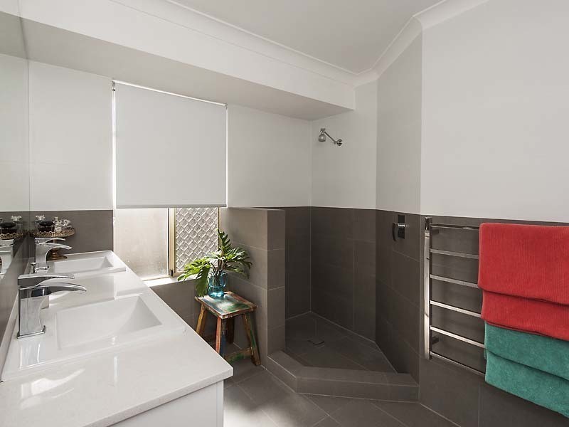 8 Sandgate Way, Marangaroo WA 6064