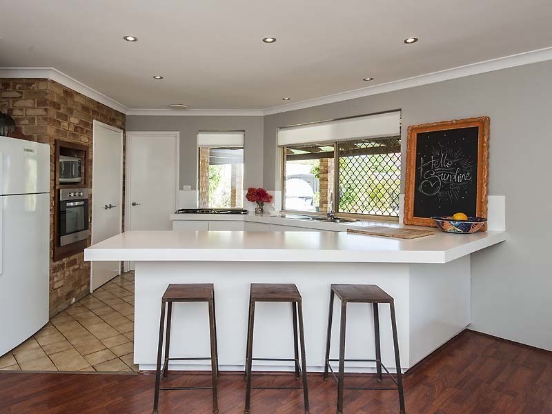 8 Sandgate Way, Marangaroo WA 6064