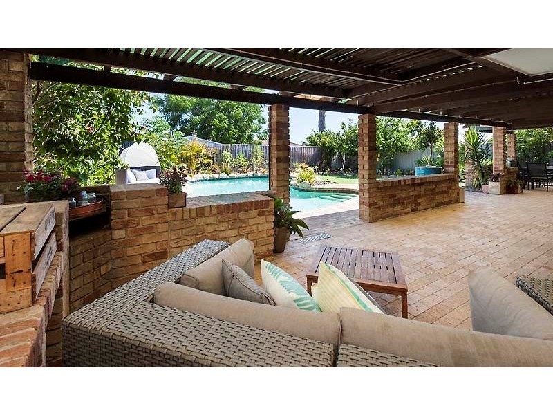 8 Sandgate Way, Marangaroo WA 6064
