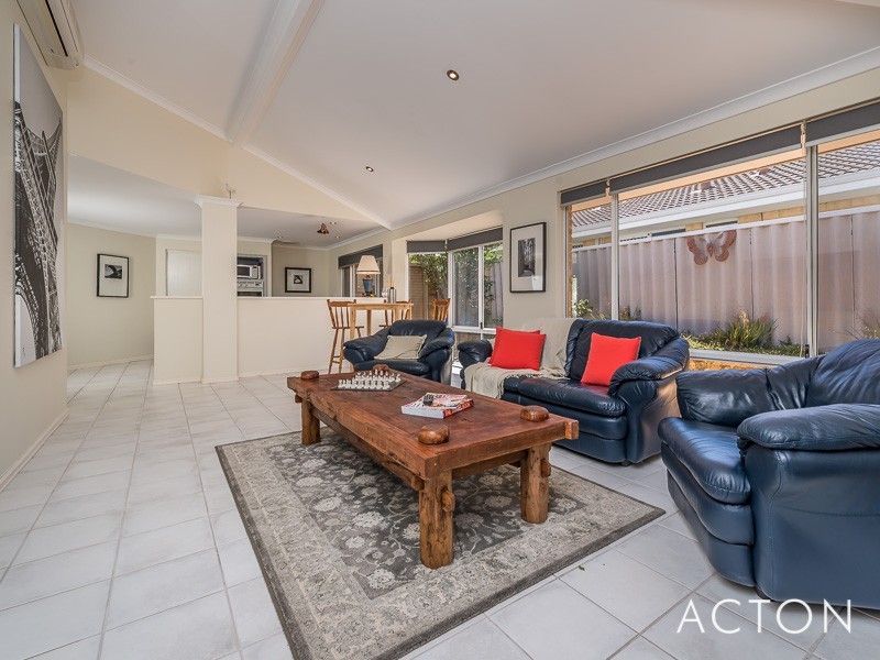 7 Baffin Lane, Iluka WA 6028