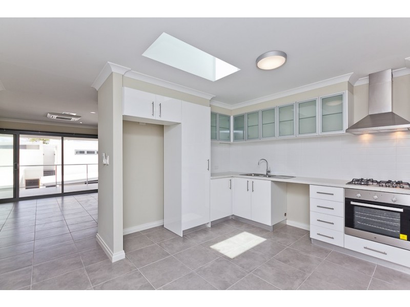 8/10 Pearl Road, Cloverdale WA 6105