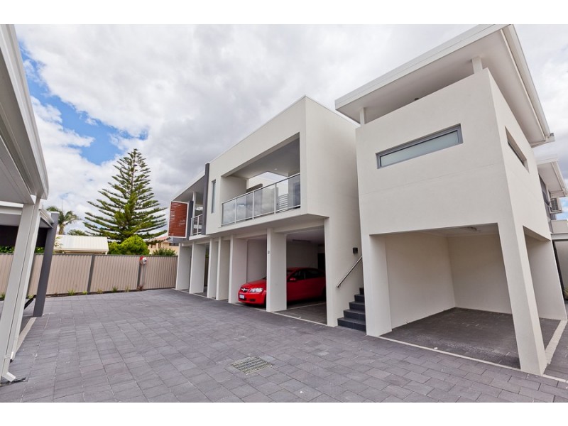 9/10 Pearl Road, Cloverdale WA 6105