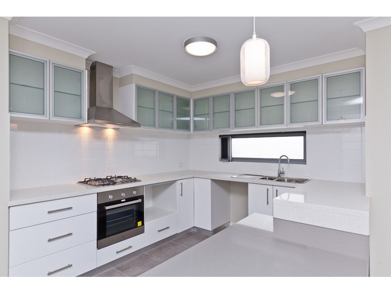 9/10 Pearl Road, Cloverdale WA 6105