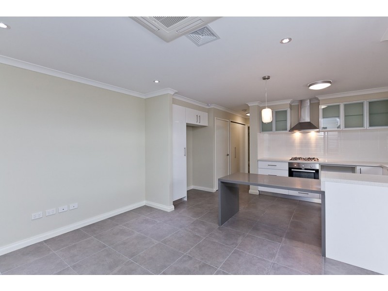 9/10 Pearl Road, Cloverdale WA 6105