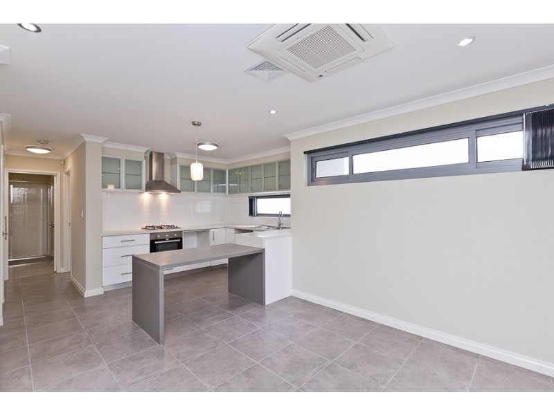 9/10 Pearl Road, Cloverdale WA 6105