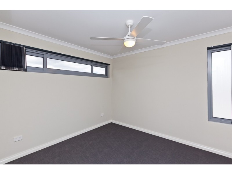 9/10 Pearl Road, Cloverdale WA 6105