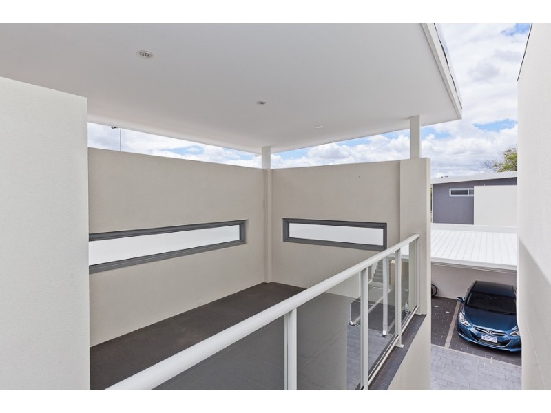 9/10 Pearl Road, Cloverdale WA 6105