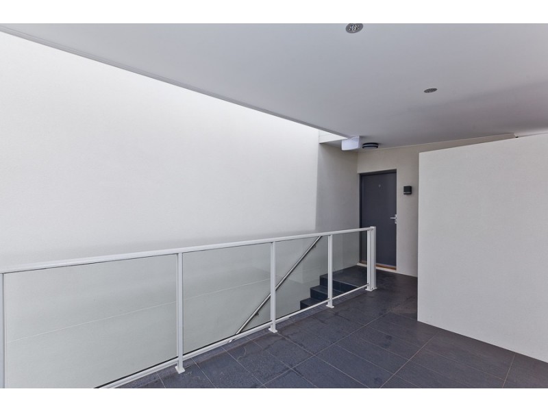 9/10 Pearl Road, Cloverdale WA 6105