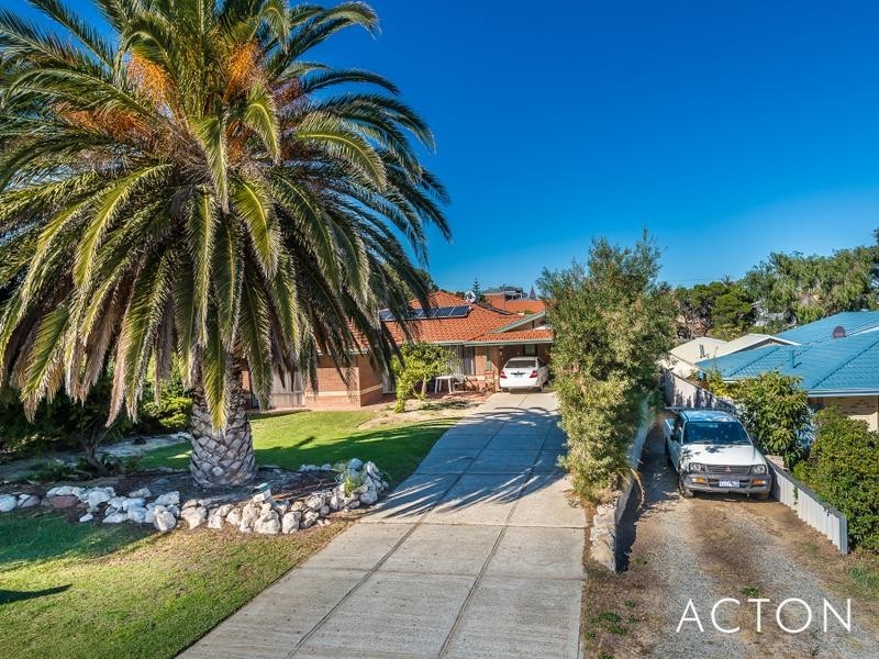 22 Mindarie Drive, Quinns Rocks WA 6030
