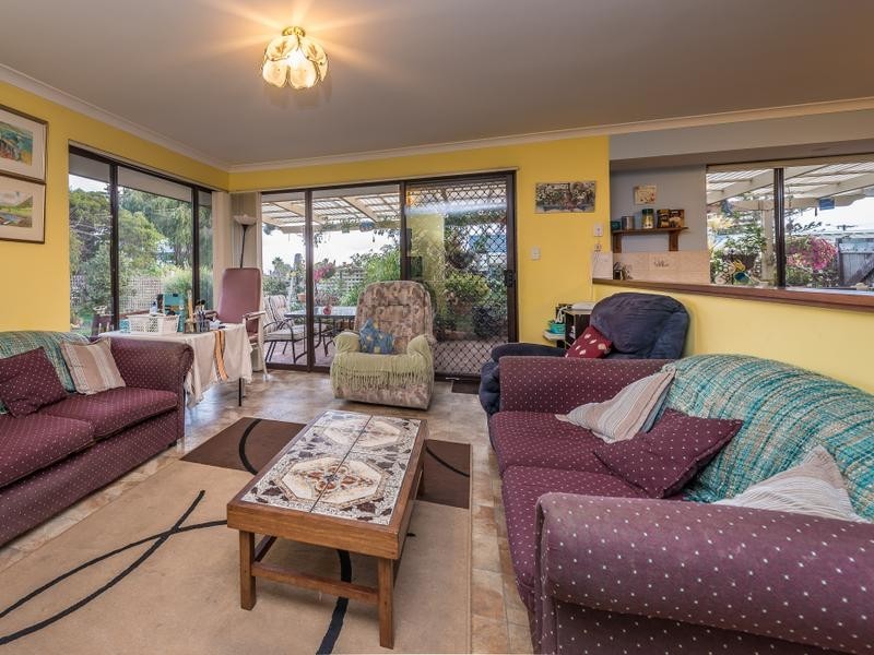 22 Mindarie Drive, Quinns Rocks WA 6030