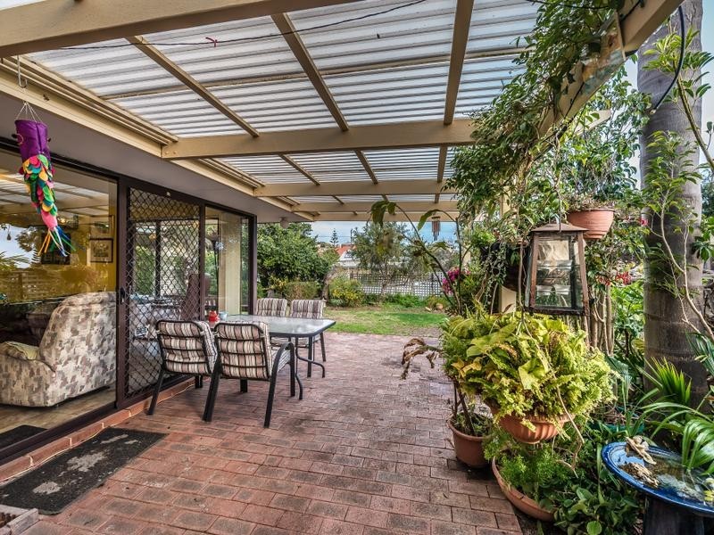 22 Mindarie Drive, Quinns Rocks WA 6030