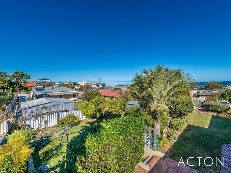 22 Mindarie Drive, Quinns Rocks WA 6030