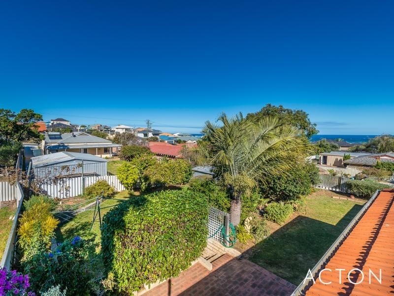 22 Mindarie Drive, Quinns Rocks WA 6030