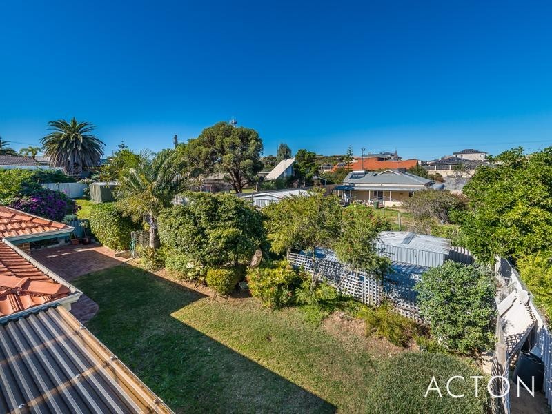 22 Mindarie Drive, Quinns Rocks WA 6030