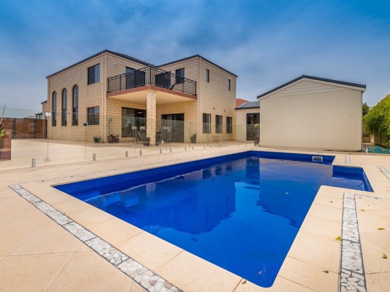 12 St Thomas, Iluka WA 6028